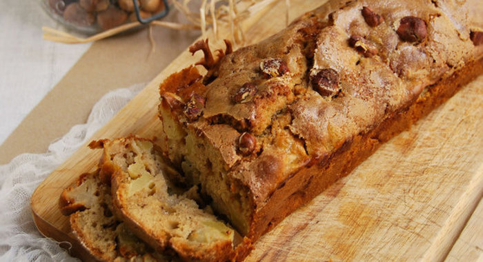 Яблочный кекс с фундуком