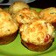 Сырные маффины с помидорами и зеленым луком