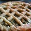 Открытый пирог с курицей, капустой и шпинатом