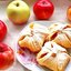 Слоеные конвертики с яблоками