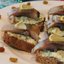 Канапе с селедкой и черным хлебом на шпажках