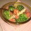 Теплый салат из макарон, малосольной форели и брокколи