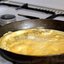Омлет с молоком на сковороде