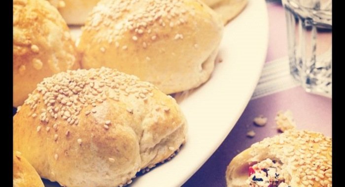 Итальянские булочки с сыром и томатами