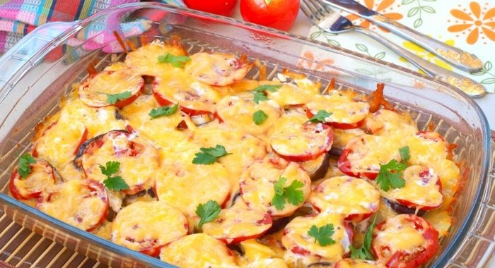 Запеканка из баклажанов, помидоров и картофеля