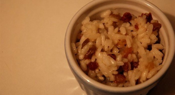 Рисовая каша с изюмом