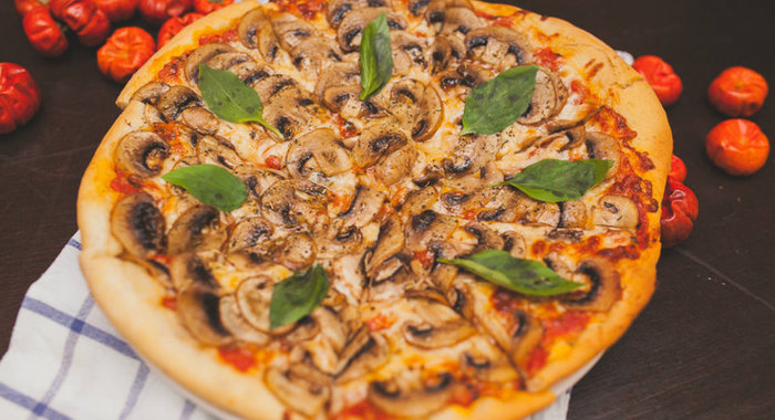 Пицца с грибами и моцареллой: пошаговый рецепт