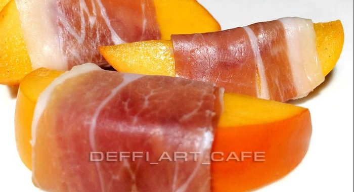 Хурма, прошутто и орехи