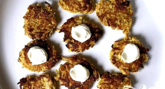 Яблочные оладьи