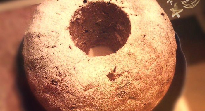 Шоколадный кекс с яблоками и красной смородиной