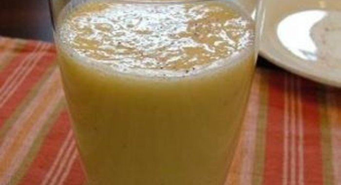 Витаминный напиток из апельсина и миндаля