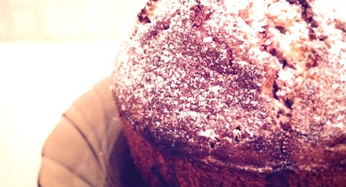 Влажный кекс с вишней