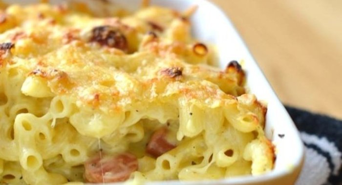 Макаронная запеканка с колбасками