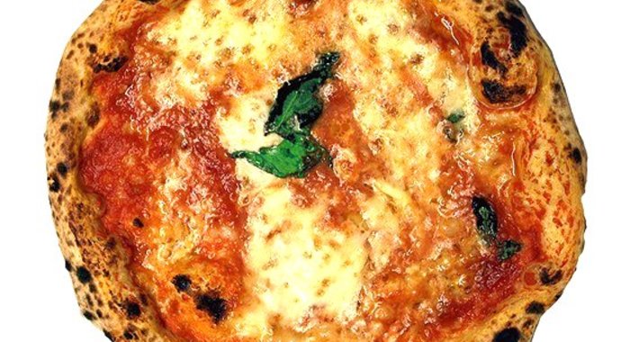 Пицца «Маргарита» с базиликом и моцареллой