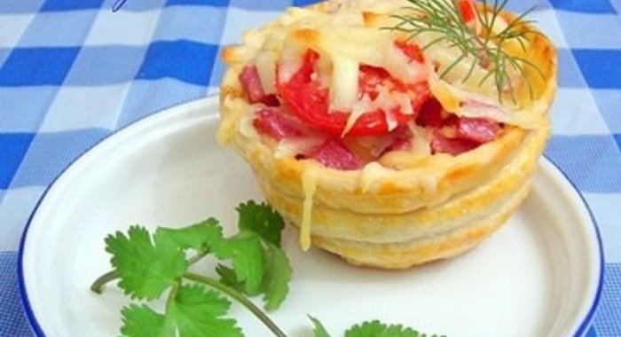 Пицца порционная в слоеном тесте