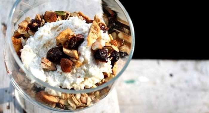 Хрустящая гранола с кремом из кешью