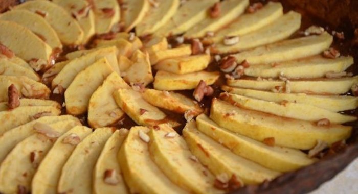 Яблочный пирог с вареной сгущенкой