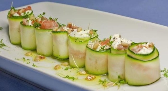 Рулетики из цуккини с норвежской семгой