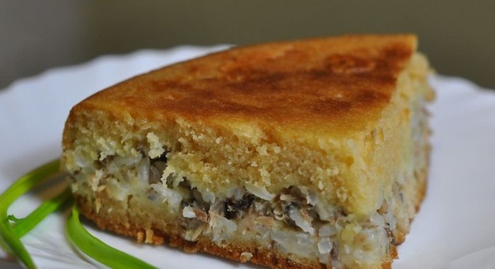 Пирог из сайры с рисом