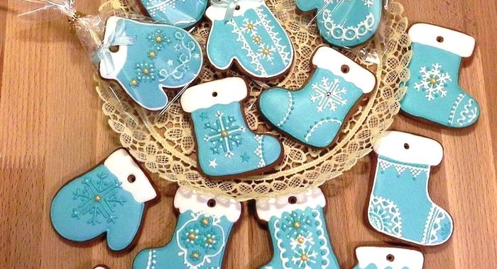 Песочное печенье с сахарной глазурью с праздничной раскраской