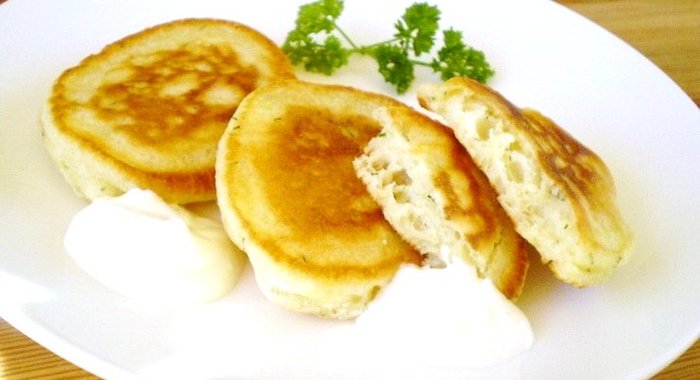 Оладьи на кефире и дрожжах