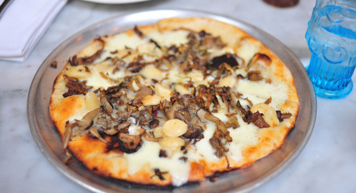 Пицца с лесными грибами