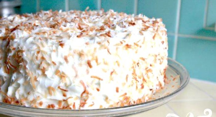 Кокосовый торт со сливочной начинкой