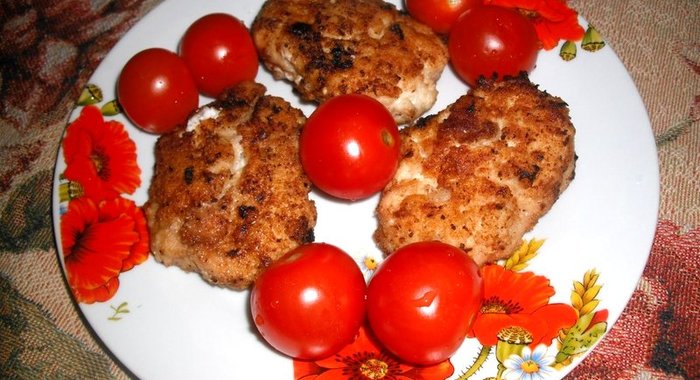 Куриные котлеты с сухарях
