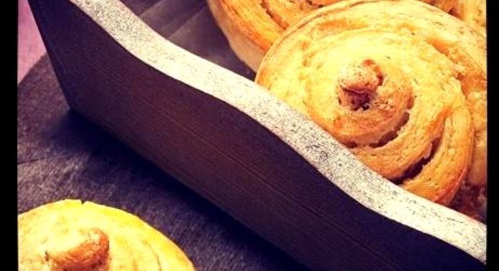 Пышные булочки с корицей