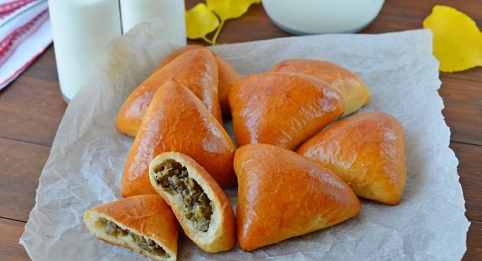 Пироги с баклажанами и опятами