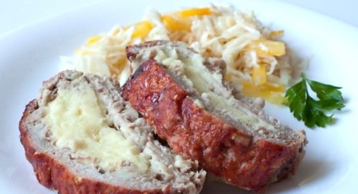 Мясной рулет с картофельным пюре