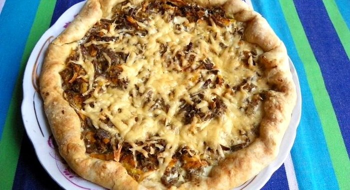 Открытый пирог с печенью