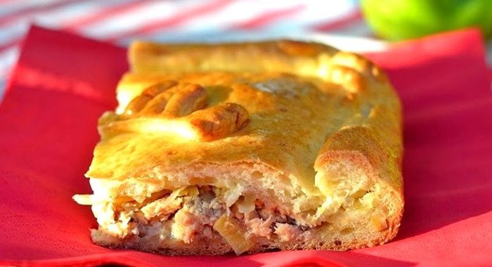 Рыбный пирог из песочного теста