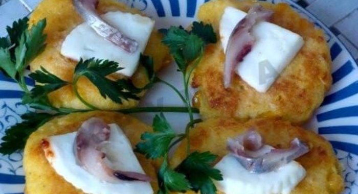 Кукурузные оладьи с сыром Моцарелла