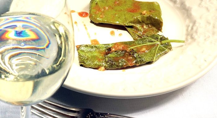 Сулугуни в виноградных листьях