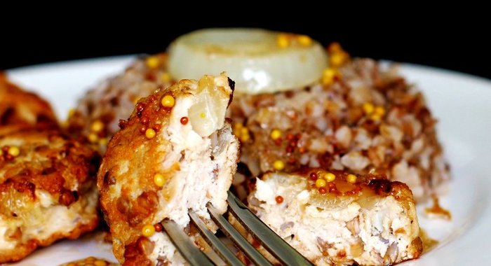Котлеты куриные с гречкой