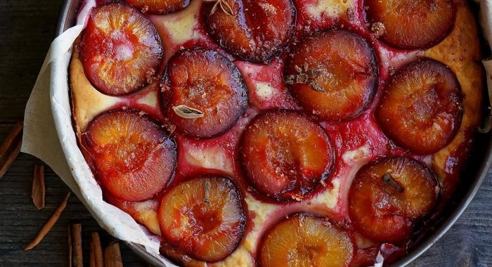 Творожный пирог/запеканка с сочными сливами