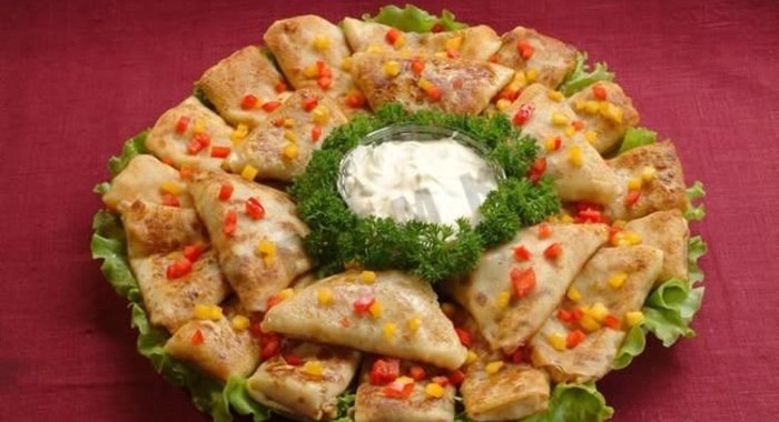 Блины фаршированные скумбрией яйцом и зеленым луком