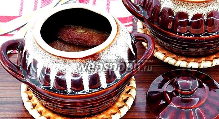 Картофельные оладьи с мясом в горшочках