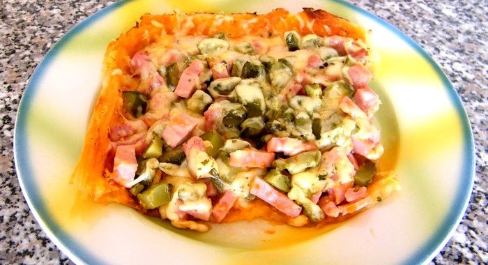 Пицца из слоеного теста на скорую руку