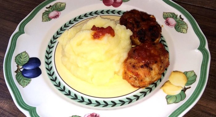 Котлеты из индейки в томатном соусе