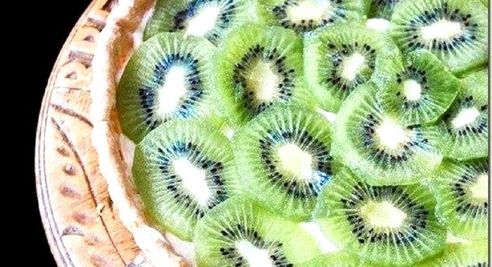 Миндальный пирог с киви