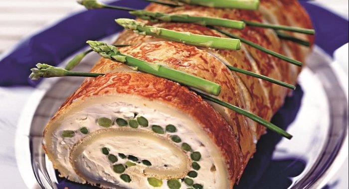 Рулет с сыром и спаржей
