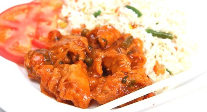 Сладкие куриные грудки во фритюре с зеленым луком, рисовым вином и цедрой апельсина