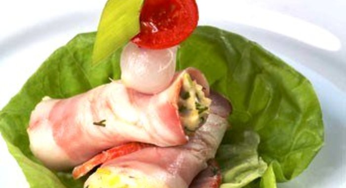 Рулетики с ветчиной и авокадо