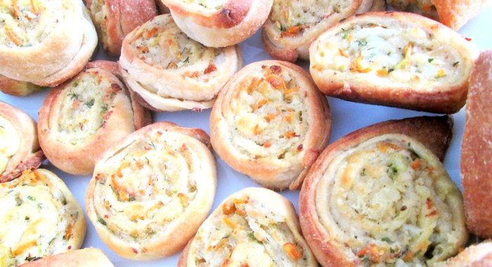 Куриные рулетики со слоеным тестом