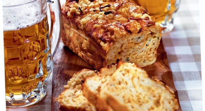 Луковый кекс с сыром