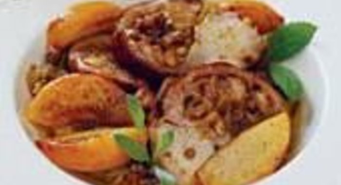 Рулет из кролика, фаршированного сливами