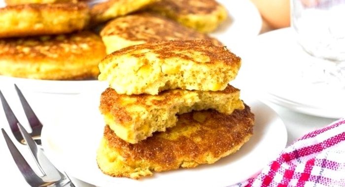 Кукурузные оладьи с сыром