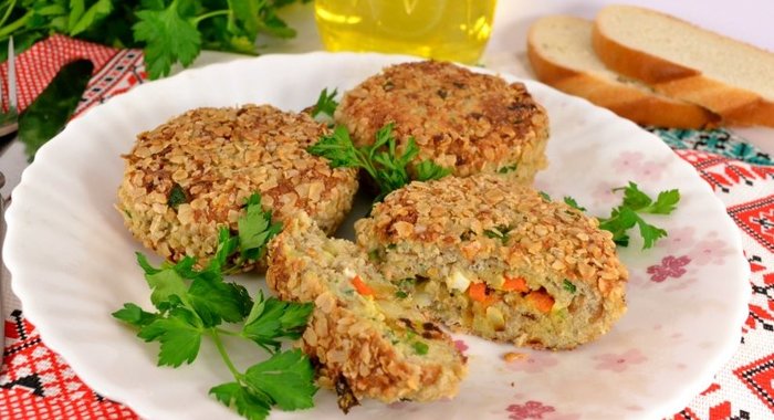 Котлеты рыбные с начинкой в овсяной панировке